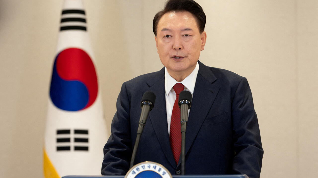 Un tribunal de Séoul émet un mandat d'arrêt contre l'ancien président sud-coréen Yoon Suk-yeol (Yonhap)