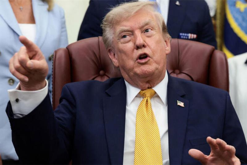 Trump menace de bombarder Oman s'il entrave un accord sur le détroit d'Ormuz