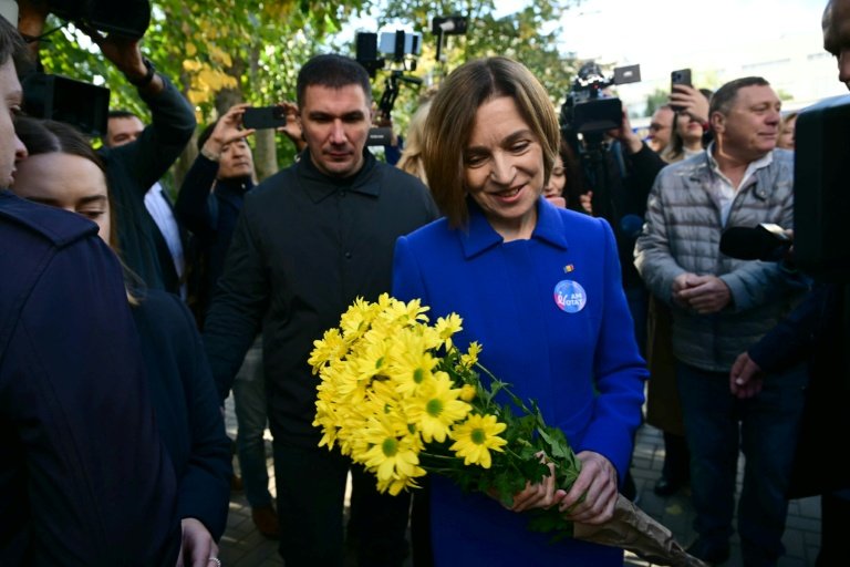 Le parti pro-européen PAS remporte largement les législatives