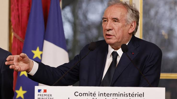 Bayrou : Réexamen des Accords de 1968 ou Dénonciation Inévitable