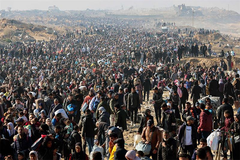 300.000 déplacés sont rentrés lundi dans le nord de Gaza