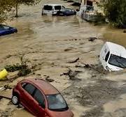 Des scènes terrifiantes de Sicile... Une vague de boue envahit les rues après les inondations.