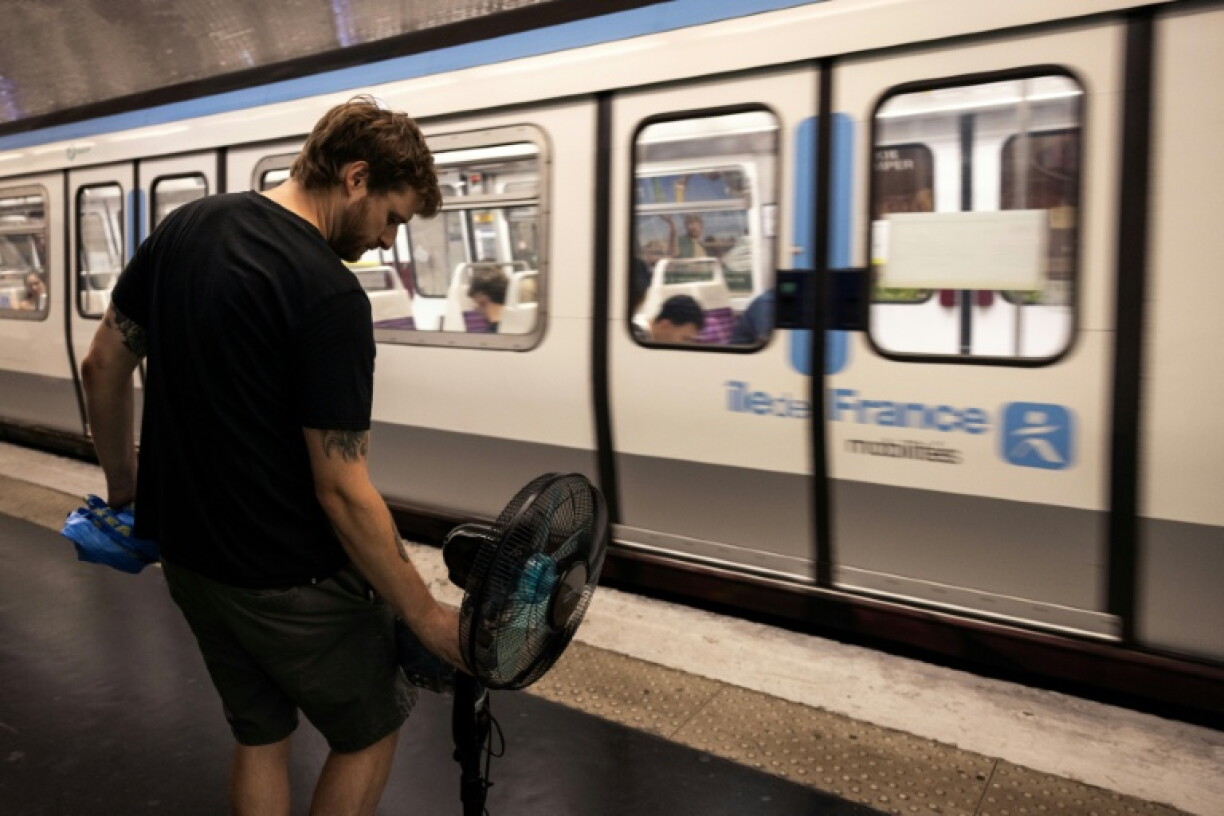 La France suffoque, Paris et une vingtaine de départements voient rouge