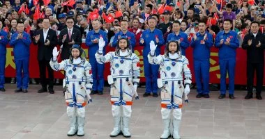 Les astronautes de Shenzhou-23 entrent dans la station spatiale Tiangong