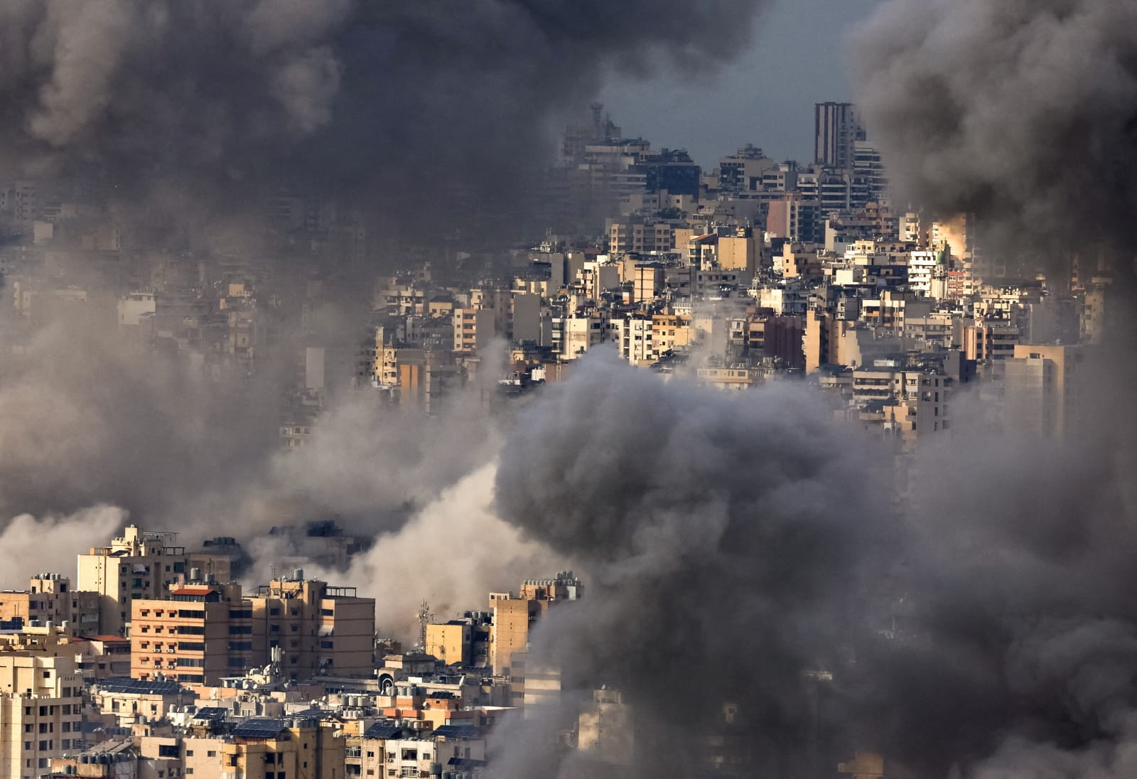 Le Hezbollah accepte un cessez-le-feu avec prudence alors qu'Israël envisage une trêve (médias)