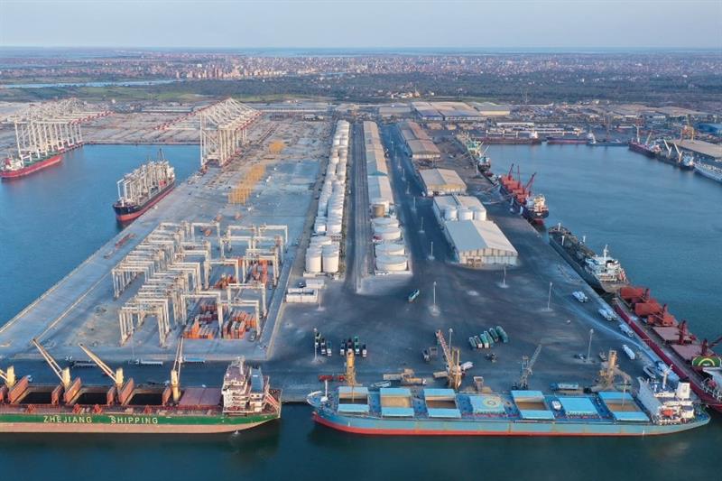 Incendie à bord de navires de regazéification et de stockage au port de Damiette ; aucun blessé