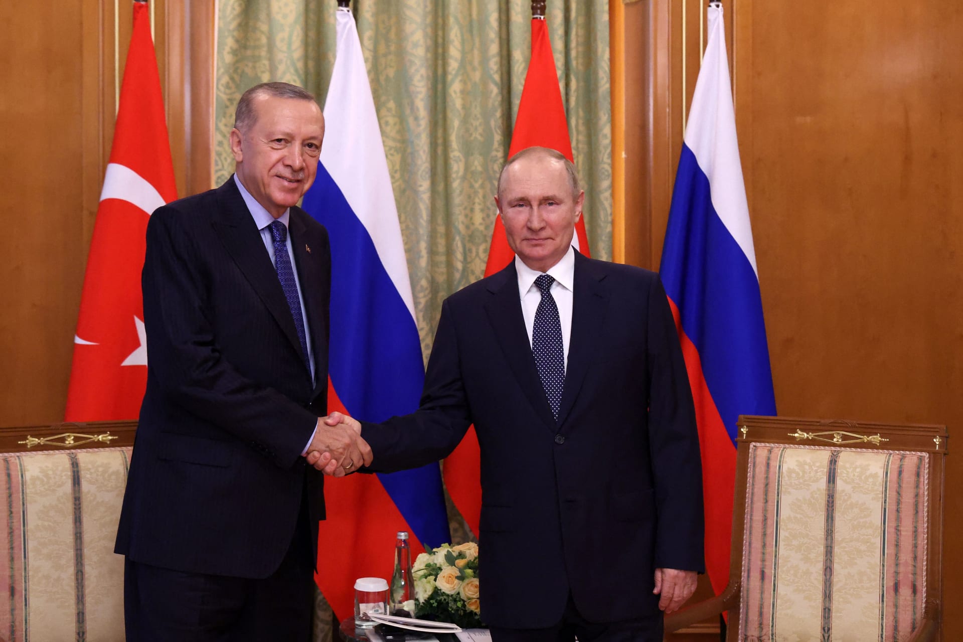 Erdogan discute avec Poutine et Pezeshkian, met en garde contre une escalade régionale
