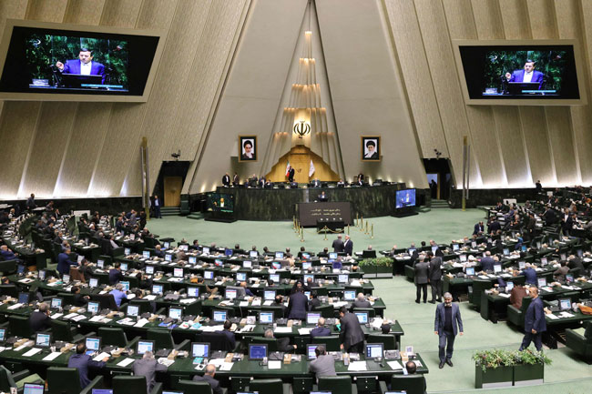 Iran: le Parlement révoque le ministre de l'Economie