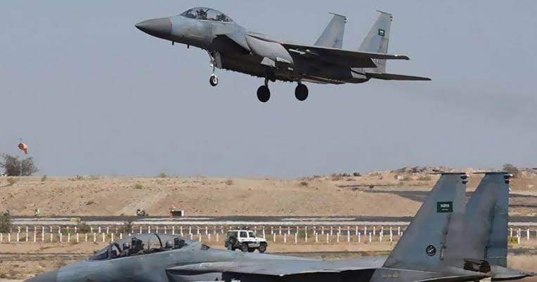 Les Houthis du Yémen déclarent avoir intercepté des avions de chasse saoudiens au-dessus de Sanaa