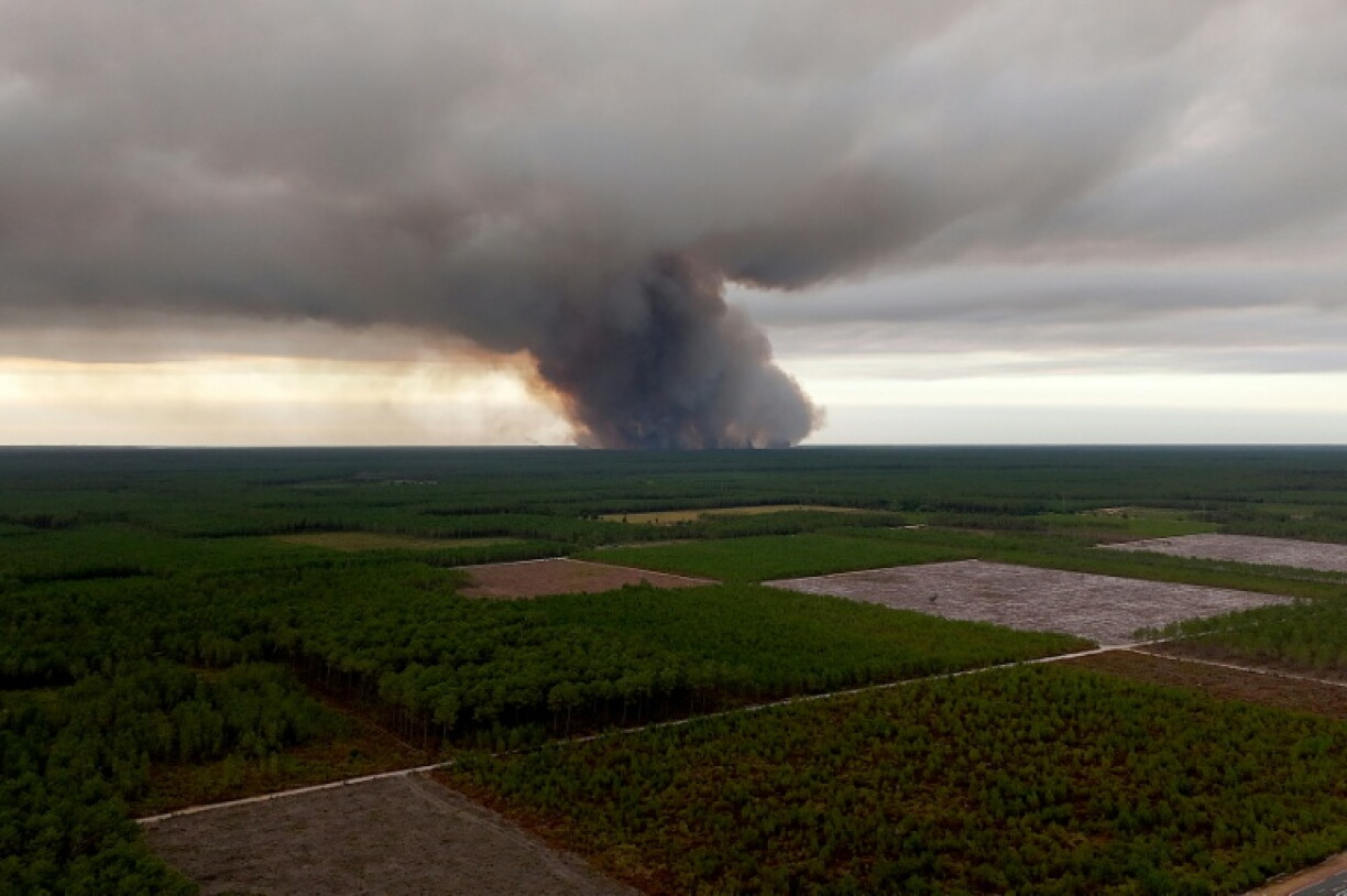 1.400 hectares dévorés par les flammes, des milliers de personnes évacuées