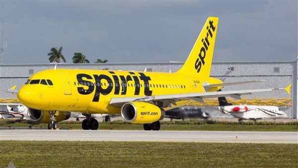 Face à la flambée des prix du carburant liée à la guerre, la compagnie aérienne américaine Spirit Airlines cesse ses activités