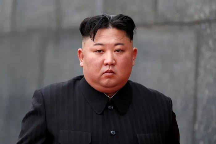Le dirigeant suprême de la RPDC se rend au cimetière des martyrs des Volontaires du peuple chinois pour un hommage