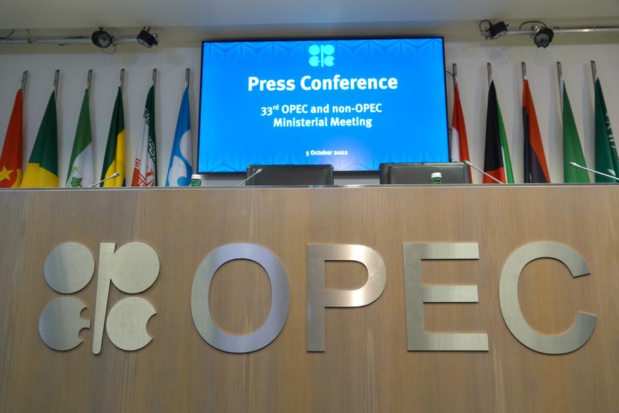 L'OPEP+ suspend la hausse de sa production de pétrole