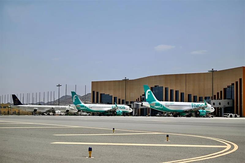 Opérations suspendues dans un aéroport saoudien après une attaque revendiquée par les Houthis