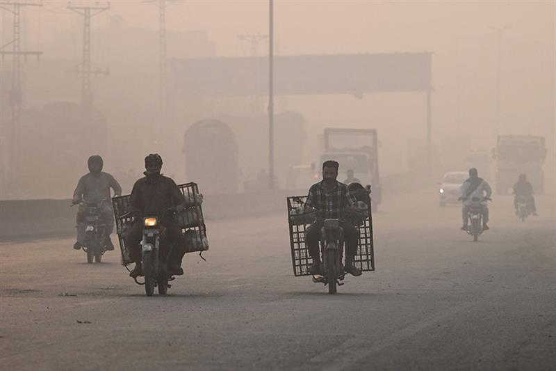 Record de pollution à Lahore, deuxième ville du Pakistan prise dans le smog