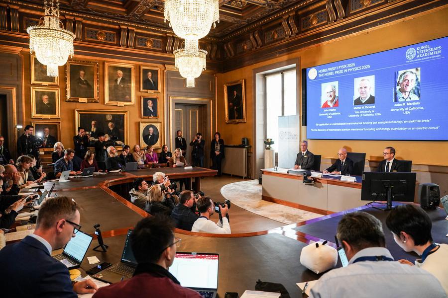 Remise des prix Nobel 2025 lors d'une cérémonie à Stockholm