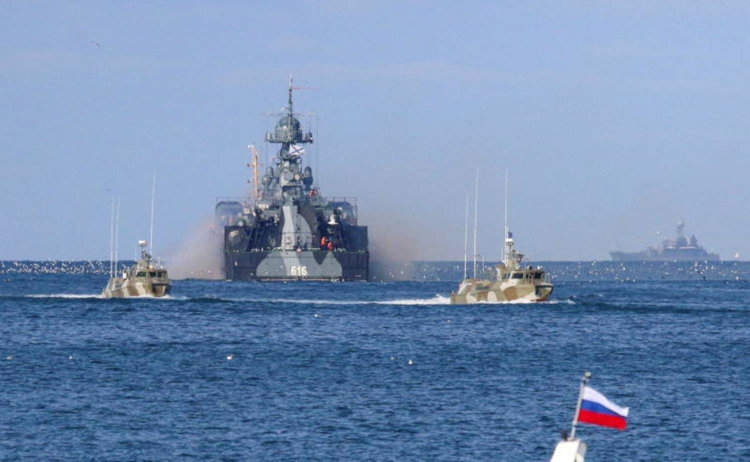 La Russie frappe des infrastructures portuaires et des navires militaires ukrainiens