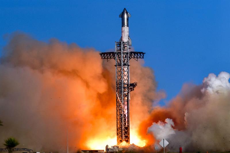 Musk prévoit un décollage de sa mégafusée Starship vers Mars fin 2026