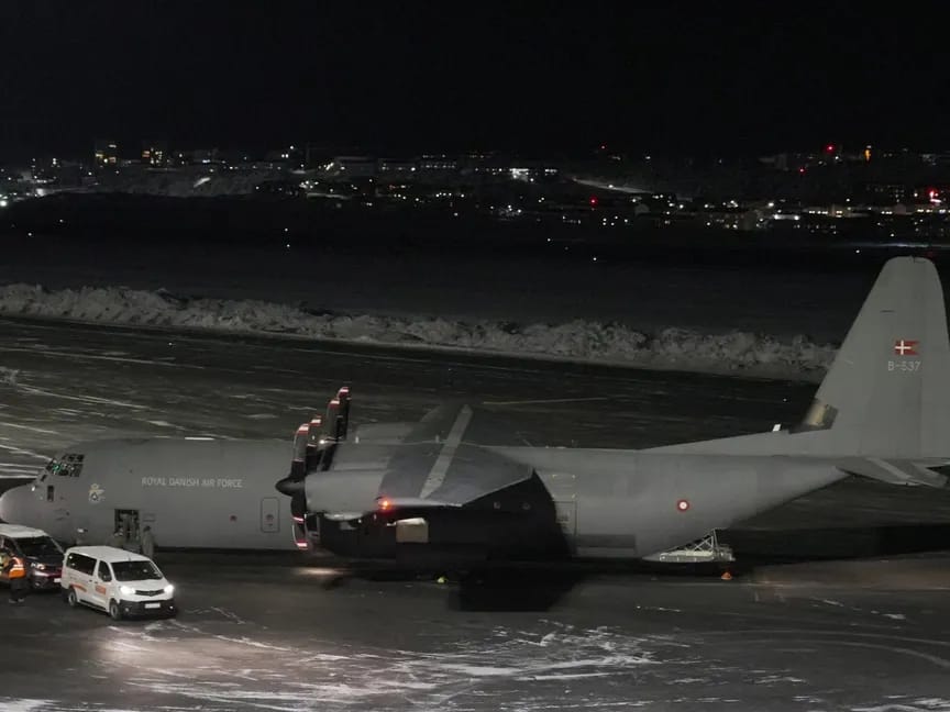 Le Danemark va transférer des missions clés du domaine de la défense à Air Greenland