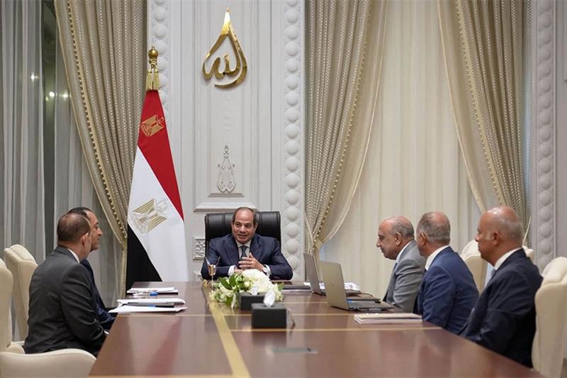 Al-Sissi examine le plan national pour porter à 45 % les renouvelables dans la production électrique d’ici 2028