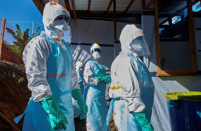 Ebola : le nombre de cas confirmés dépasse le seuil de 1.000, selon les autorités sanitaires