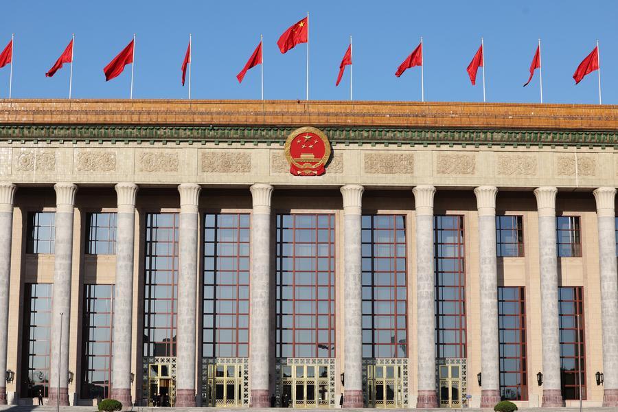 Les députés militaires discutent du discours de Xi Jinping lors de la session législative annuelle