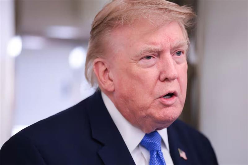 Trump dit que l'Iran a le choix entre un "accord" ou une "capitulation totale"