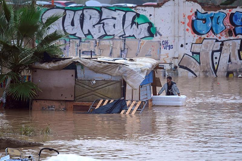 Inondations en Espagne: au moins 51 morts : services de secours