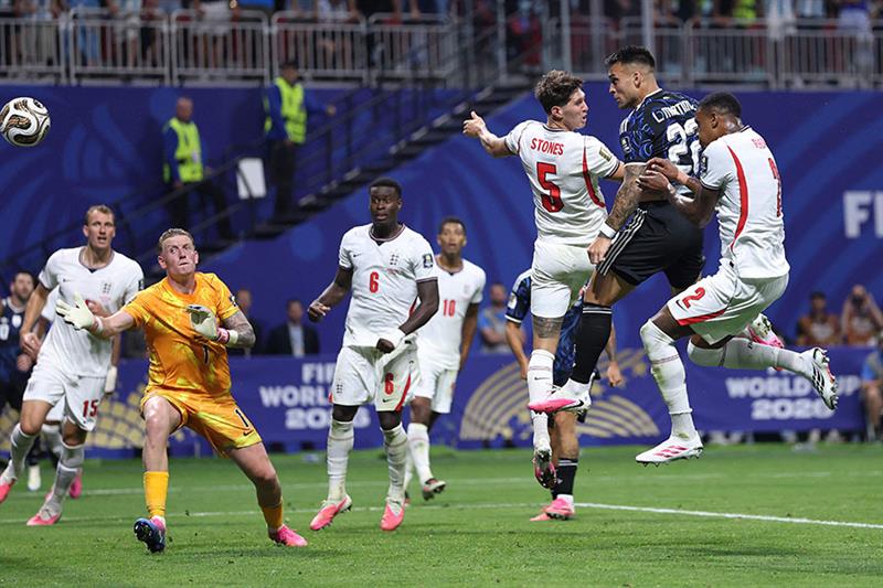 Mondial-2026: la rebelle Argentine mate l'Angleterre et retourne en finale