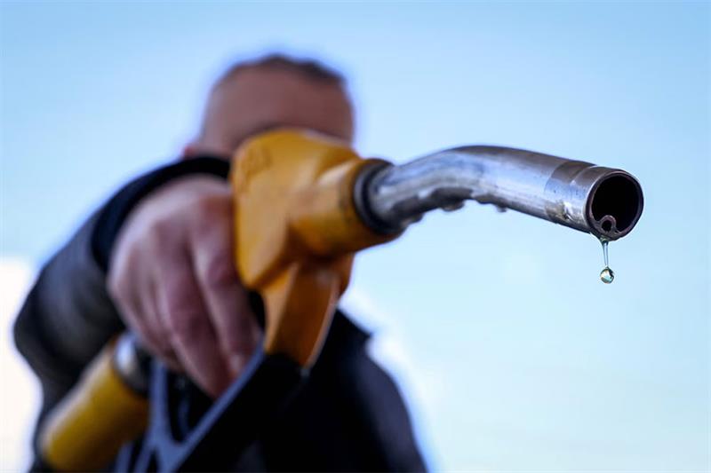 Pétrole: le baril de Brent sous les 75 dollars pour la première fois depuis le début de la guerre au Moyen-Orient