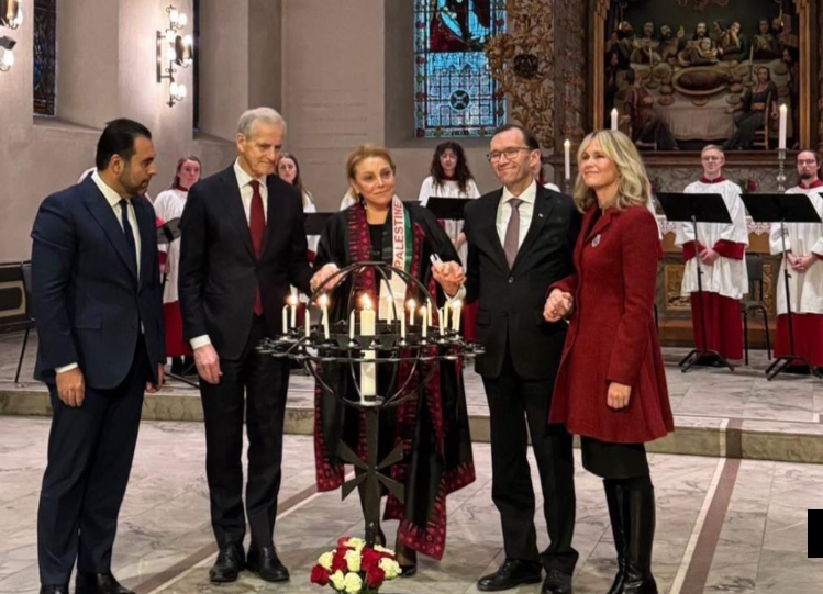 Lors d'un événement historique, le roi de Norvège participe à la célébration de la Journée mondiale de solidarité avec le peuple palestinien à la cathédrale d'Oslo