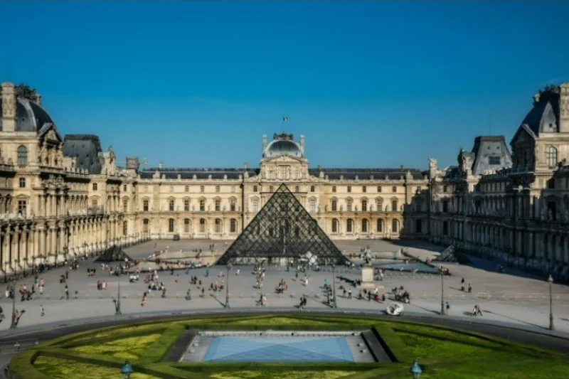 La France se mobilise pour la sauvegarde du musée du Louvre