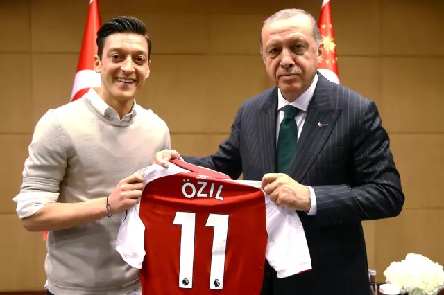 Mesut Özil rejoint le Conseil Décisionnel Central de l’AKP d’Erdogan