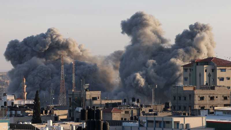Une frappe aérienne israélienne touche le lieu d'une réunion secrète des dirigeants houthis dans la capitale yéménite (source)