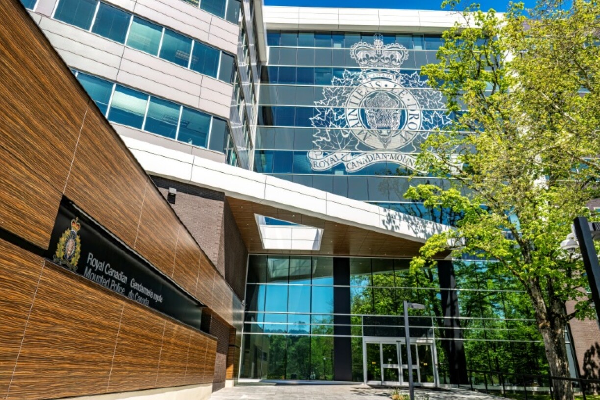 Neuf personnes tuées par des tirs dans et autour d'une école