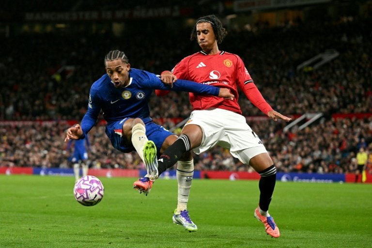 Manchester United bat Chelsea dans un match riche en péripéties
