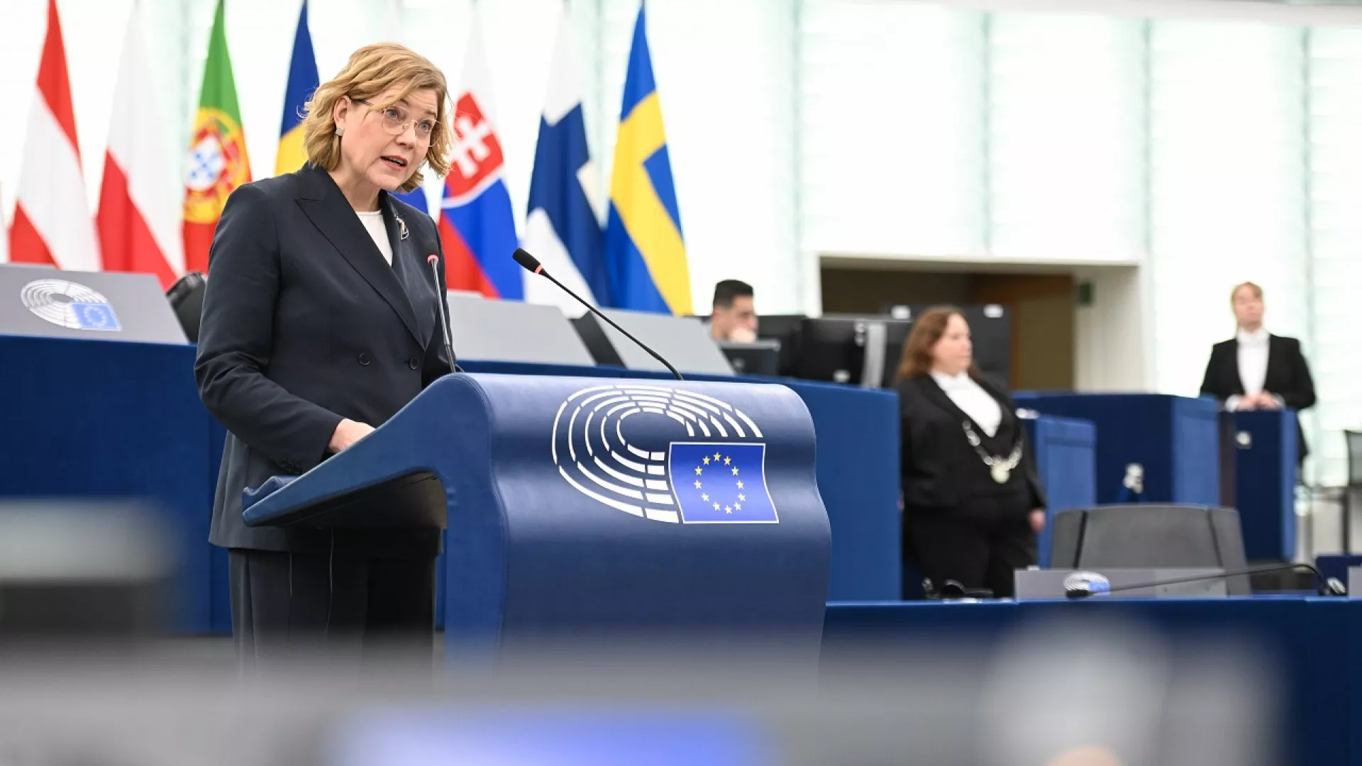 La Commission devrait travailler sur de nouvelles règles de responsabilité en matière d'IA, selon des groupes de la société civile