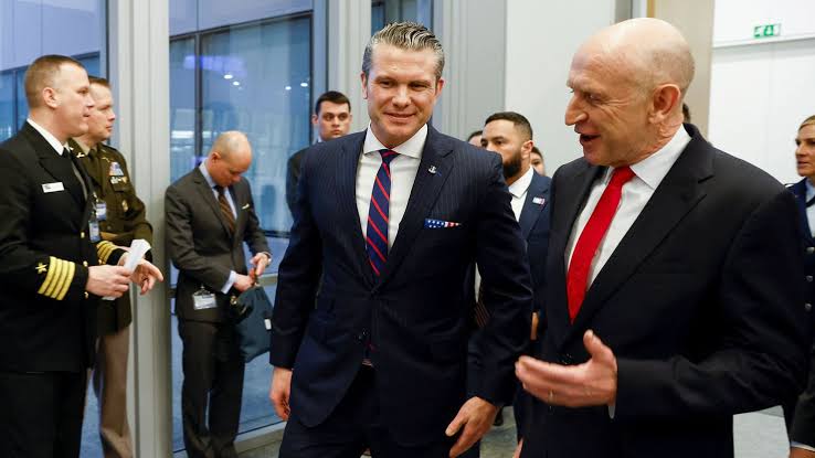 Le chef du Pentagone, Pete Hegseth, juge irréaliste le retour aux frontières de l'Ukraine d'avant 2014