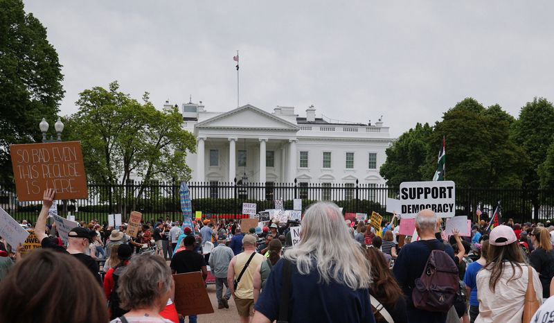 Etats-Unis : 12 Etats poursuivent l'administration Trump en justice pour "tarifs douaniers illégaux"