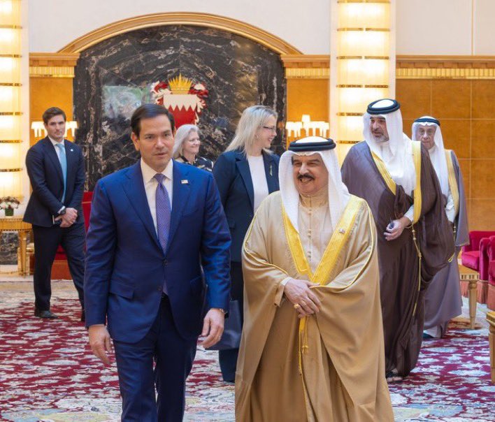 Le roi de Bahreïn et le secrétaire d'Etat américain se rencontrent pour discuter des relations bilatérales et des développements régionaux