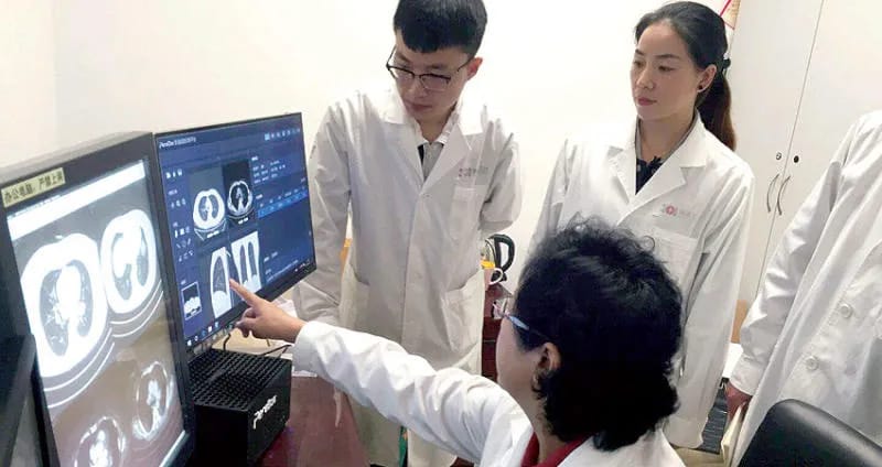 Togo : les médecins chinois apportent des soins aux employés de la Plateforme industrielle d'Adétikopé