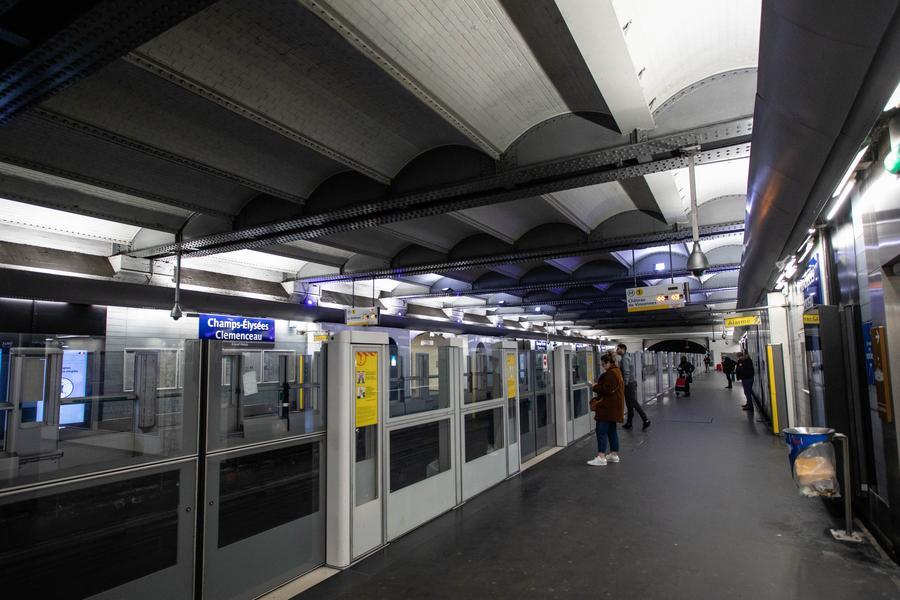 France : trois femmes blessées au couteau dans le métro parisien, le suspect interpellé (média)